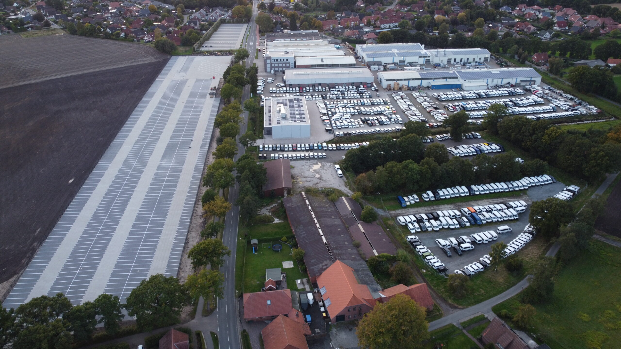 Neuer Großparkplatz der Apener Maschinenfabrik AMF